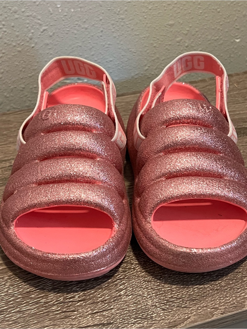 UGG Kids Glitter Puff Slide Sandals in Shimmering Pink - Picture 2 of 5